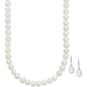 NWT AUTHENTIC pearl strand.